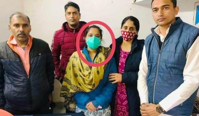 acb arrest lady sarpanch taking 3500 rs bribe in salumber udaipur