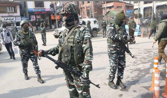 police constable shot dead in anantnag jammu kashmir