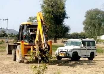 हरकत मेंं आयी यूआईटी : फतहसागर को भराव से पाटने पर जेसीबी व ट्रैक्टर जब्त