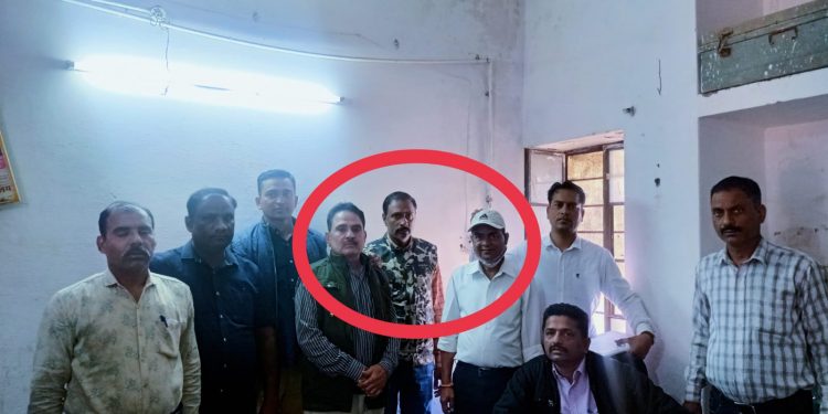 बकरा-बकरी सप्लाई करने की एवज में 1,60,000 रूपये रिश्वत,संयुक्त निदेशक सहित तीन गिरफ्तार