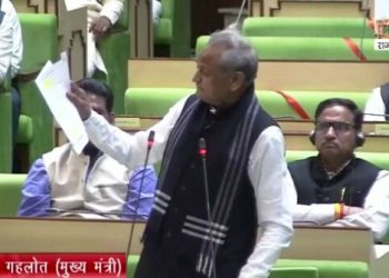 विपक्ष पर कटाक्ष के बीच सीएम ने कई घोषणाएं की
