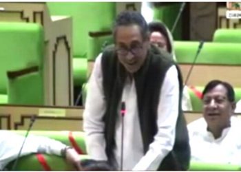 विपक्ष ने कमियां गिनाई, पर्यटन मंत्री बोले एक साल छुट्टी पर था, मुख्यमंत्री के पास था चार्ज