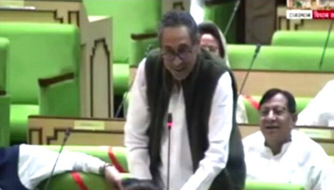 विपक्ष ने कमियां गिनाई, पर्यटन मंत्री बोले एक साल छुट्टी पर था, मुख्यमंत्री के पास था चार्ज