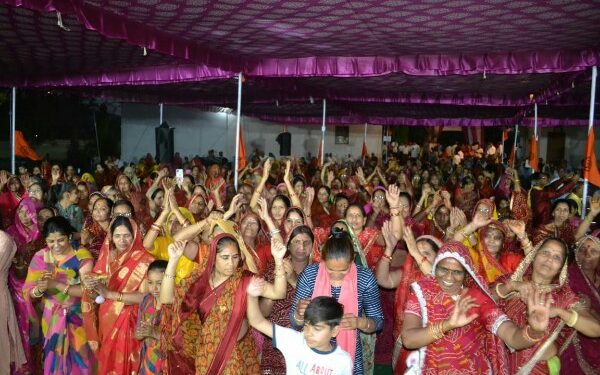 भागवत कथा : कृष्ण जन्म की खुशी से झूम उठे भक्त