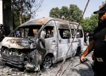 four killed by female suicide bomber attack in karachi university pakistan
