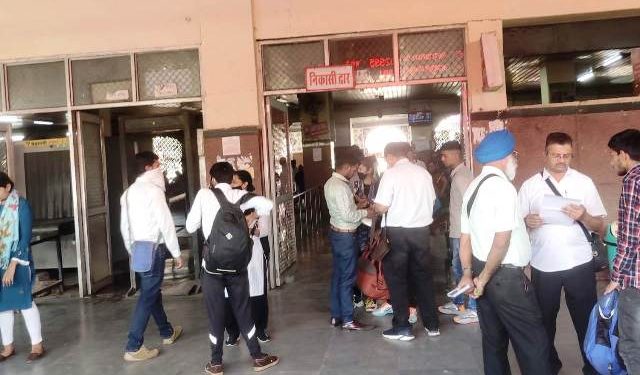 रेलवे का टिकट चेकिंग अभियान : 127260 रूपये की हुई वसूली