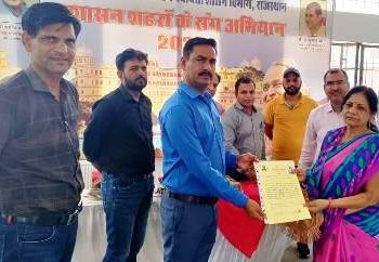 प्रशासन शहरों के संग अभियान: यूआईटी ने बांटे पट्टे