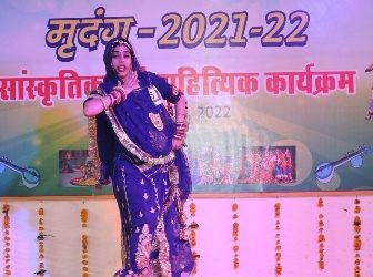 श्रमजीवी कॉलेज : सांस्कृतिक कार्यक्रम ‘मृदंग’में रिमिक्स पर थिरकी छात्राएं