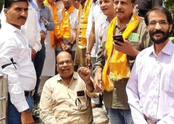 भाजपा कार्यकर्ताओं ने हाथ पर बांधी काली पट्टी, आपातकाल विरोध दिवस मनाया