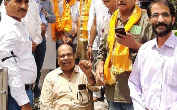 भाजपा कार्यकर्ताओं ने हाथ पर बांधी काली पट्टी, आपातकाल विरोध दिवस मनाया