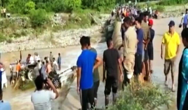 9 died in car accident dhela river ramnagar nainital
