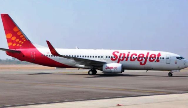 spicejet delhi dubai flight landing in karachi due to technical fault