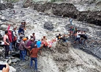 150 people stuck near skg road lahaul spiti due to flood