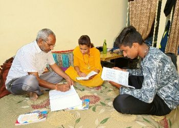 जुनून की तैयारी : बेटी और 52 वर्षीय पिता ने एक साथ दसवीं ओपन की परीक्षा की पास