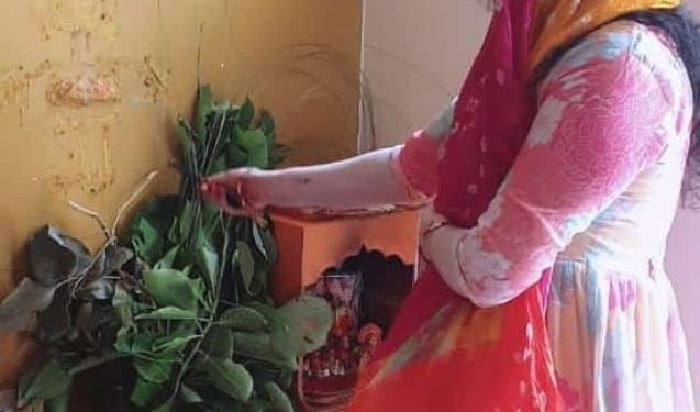 पुत्र की लम्बी आयु के लिए महिलाओं ने रखा षष्ठी व्रत