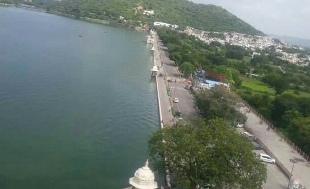 देवाली तरफ  से फतेहसागर पाल पर सोमवार से वाहनों का प्रवेश बन्द