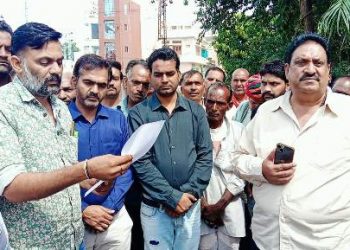 Demonstration outside Amet police station