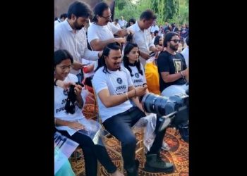 3 मिनट में 130 हेयर डोनेशन का गोल्डन बुक ऑफ रिकॉर्ड बनाया