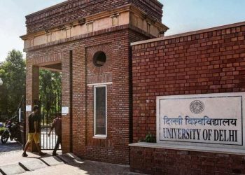 दिल्ली विश्वविद्यालय शिक्षक संघ ने तदर्थ शिक्षकों को हटाए जाने पर हड़ताल की