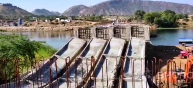The girders of the bridge under construction of 29 crores fell on the ground