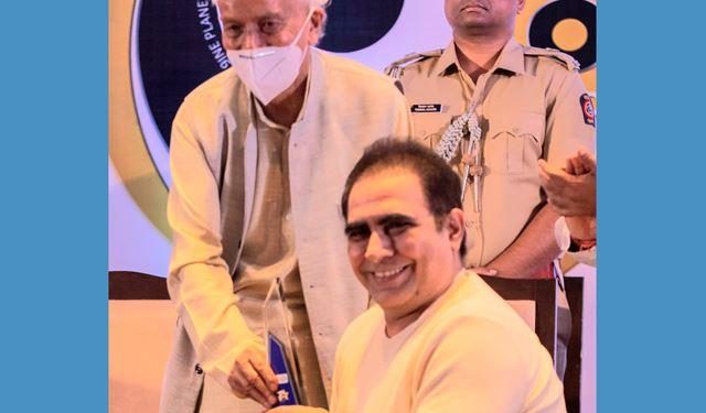 Dr Arvinder Singh of arth Skin felicitated by Maharashtra Governor for Cosmetic Dermatology