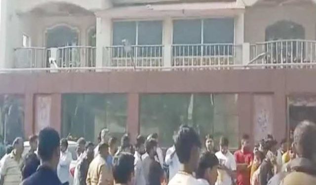 केंद्रीय मंत्री कौशल किशोर के भतीजे ने फांसी लगाकर आत्महत्या की