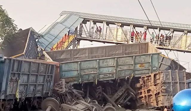 ओडिशा में मालगाड़ी के 8 डिब्बे पटरी से उतरे, 2 की मौत