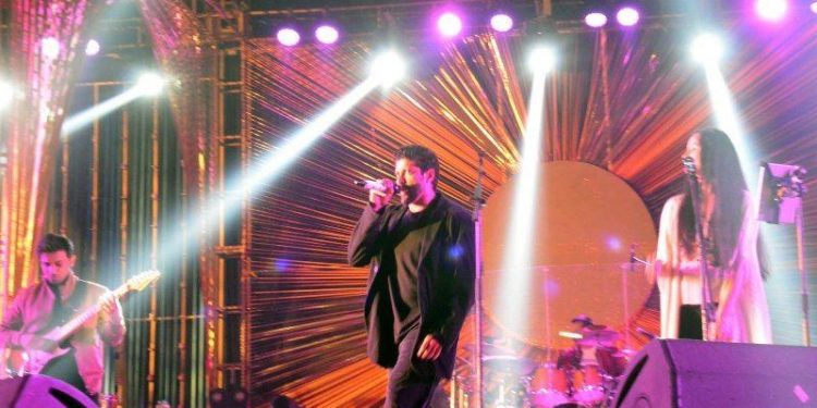 actor singer farhan akhtar music concert in vedanta udaipur world music festival 2022