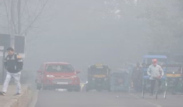 दिल्ली में फिर AQI पहुंचा 400 के पार