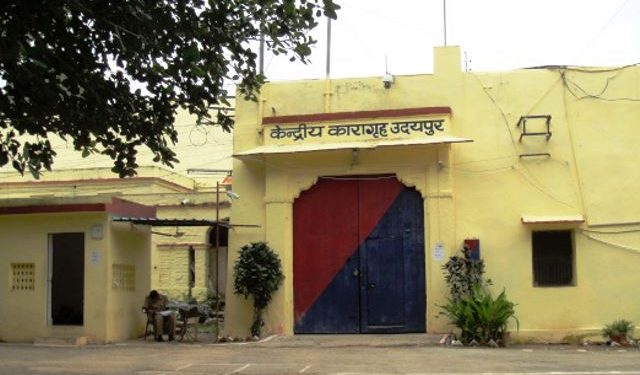 jail employee caught to supply mobile drugs and tobacco to prisoners in jail