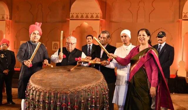 शिल्पग्राम उत्सव का राज्यपाल ने नगाड़ा बजाकर किया शुभारंभ: सज गयीं शिल्पकारों की दुकानें