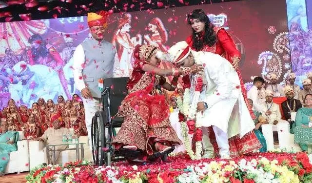 51 दिव्यांग जोड़े बने हमसफर: एक-दूसरे का जीवन भर साथ निभाने की खाई कसम
