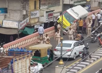 नशे की हालत में एंबुलेंस चालक ने बाइक को मरी टक्कर, दंपत्ति की मौत