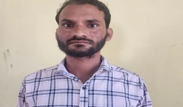 एसीबी ने पटवारी को सवा दो लाख रुपये रिश्वत लेते गिरफ्तार किया
