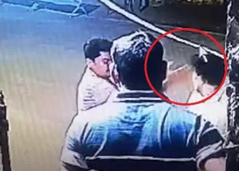 acb constable slapped sub-inspector for taking bribe viral cctv footage