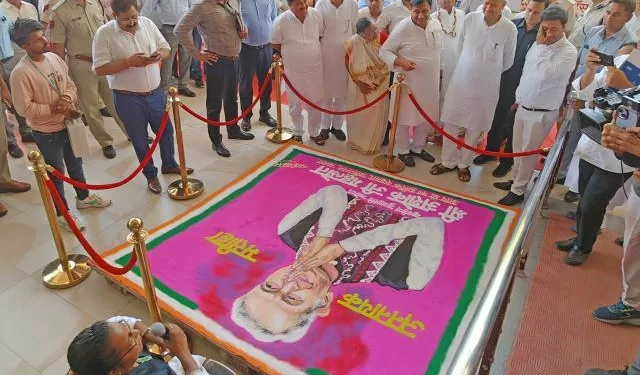मुख्यमंत्री ने शिविर में सौ से अधिक दिव्यांगजन को कृत्रिम अंग प्रदान किए