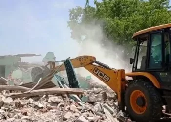 udaipur police run bulldozer on raniya gang illegal house