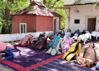 Forest workers learning yoga meditation every day in office lunch time -1