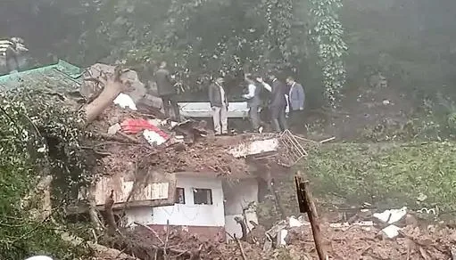 shimla shiv tample collapsed in land sliding heavy rain
