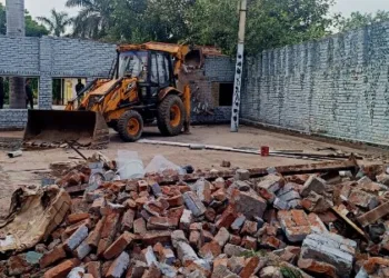 Road work started from Ayad Lakecity Mall to Subhash Nagar