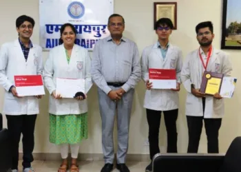 medical students anuja shaktawat and yash bhageria participates in medsicon 2023 quiz