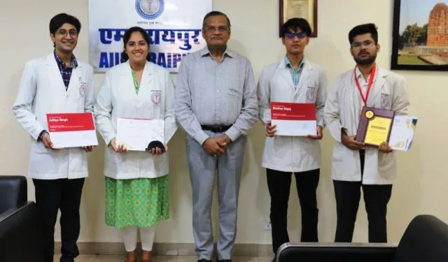 medical students anuja shaktawat and yash bhageria participates in medsicon 2023 quiz