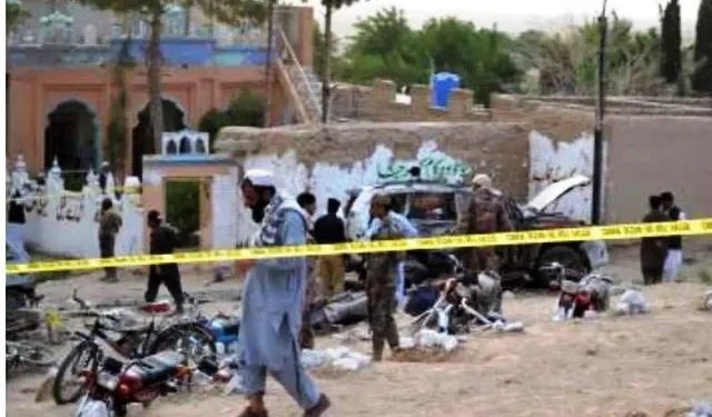 suicide bomb blast near mosque in balochistan pakistan on eid milad un nabi -1