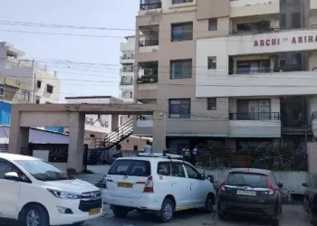 Income tax raid reveals rs 70 crore undisclosed income of Archi group Meenakshi prime property and Bula construction