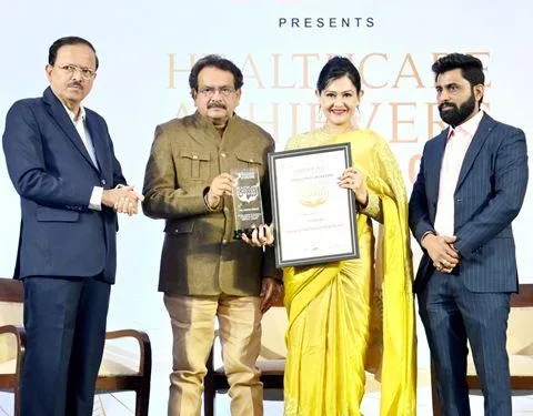 अर्थ की डॉ. दीपा सिंह क्लिनिक कॉस्मेटोलॉजी व लेजर के लिए दिल्ली में सम्मानित
