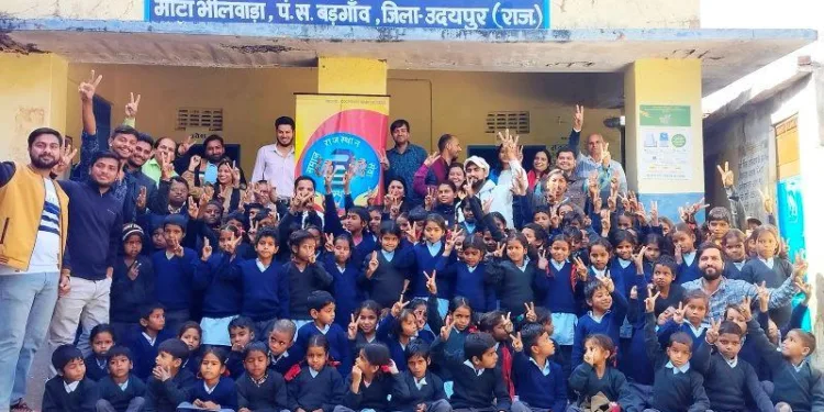 sweater distribution in winter for school students by rajasthan samaj seva sansthan 1