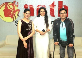 bollywood actress madhurima tuli visit arth skin and fitness center arth group udaipur