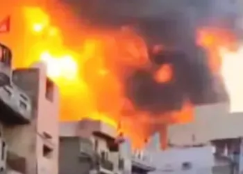 delhi paint factory fire massive fire in paint factory in delhi 11 died