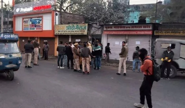 udaipur nagar nigam seized 41 shops at delhi gate