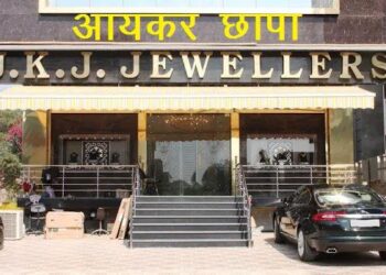 income tax raid on jkj jewellers group seized 2 35 crore cash